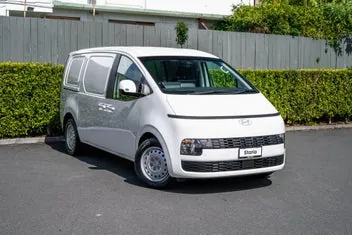 Hyundai Staria 2026 photo 2