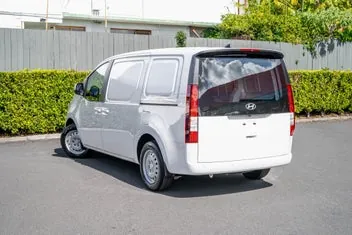 Hyundai Staria 2026 photo 4