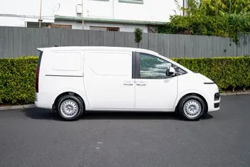 Hyundai Staria 2026 photo 3
