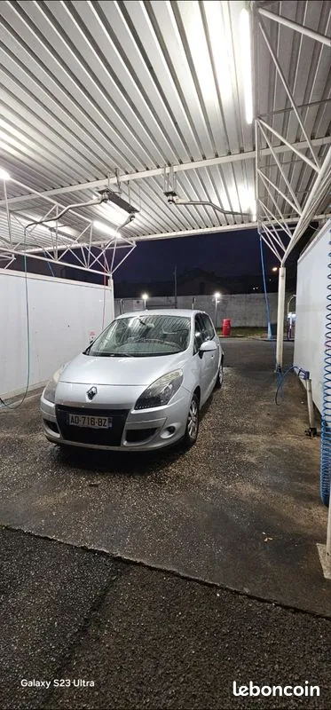 Renault Scenic 2010 photo 2