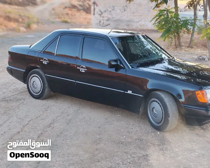Mercedes-Benz E-Class 1986 photo 3