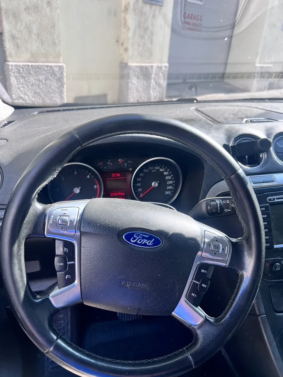 Ford Galaxy 2014 photo 3
