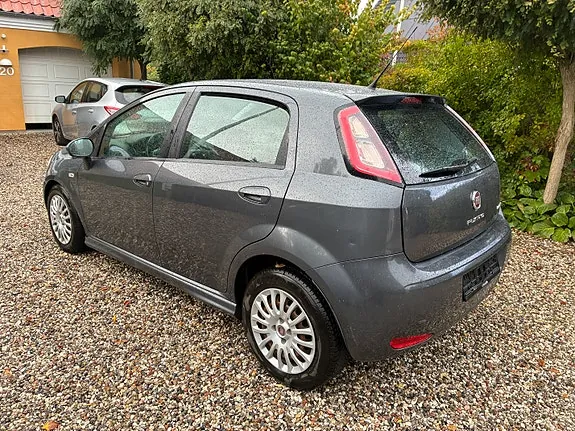 Fiat Punto 2015 photo 2