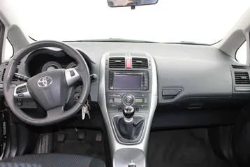 Toyota Auris 2011 photo 3