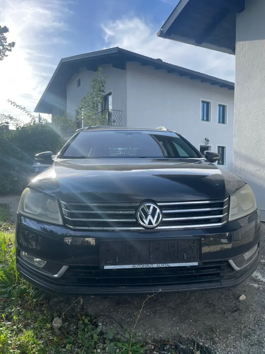 Volkswagen Passat 2012 photo 2