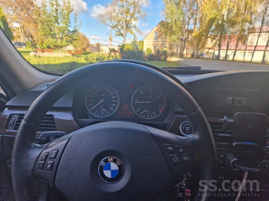 BMW 320 2009 photo 5
