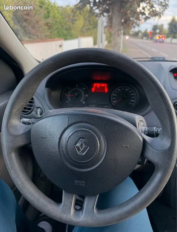 Renault Clio 2006 photo 3