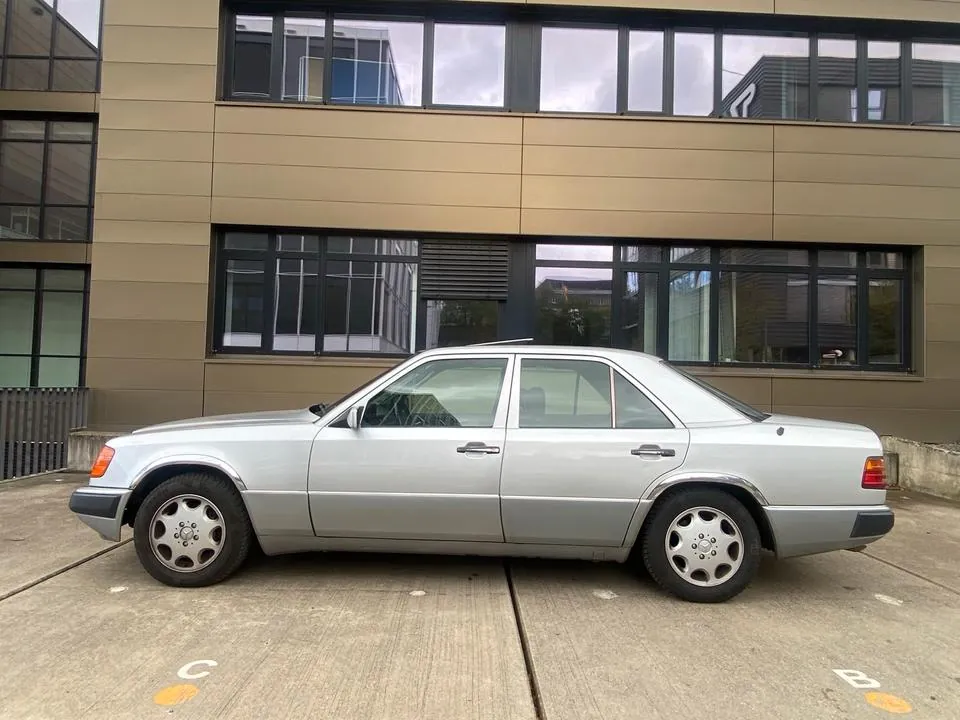 Mercedes-Benz 320E