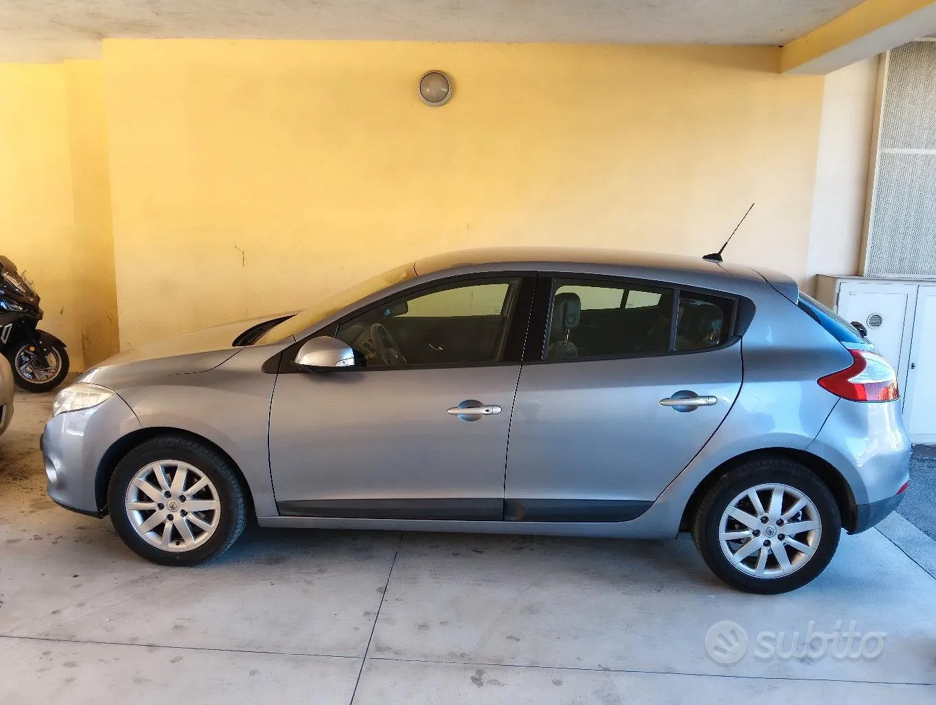 Renault Megane 2010 photo 2