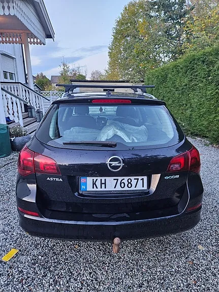 Opel Astra 2011 photo 4