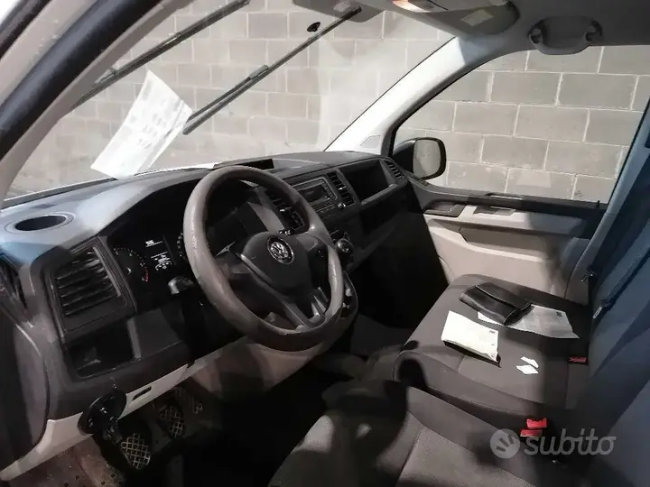 Volkswagen Transporter 2019 photo 2