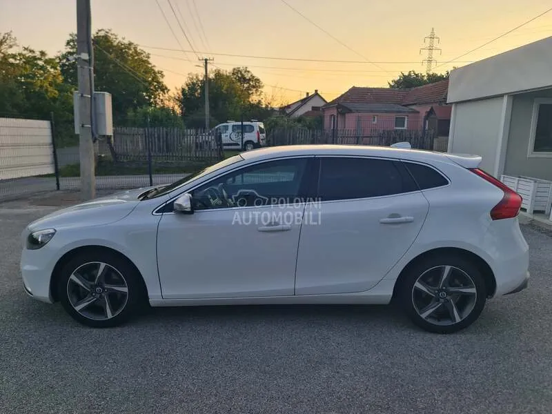 Volvo V40 2012 photo 2