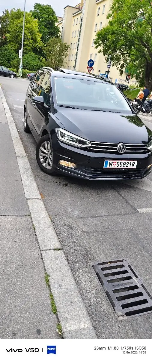 Volkswagen Touran 2016 photo 2