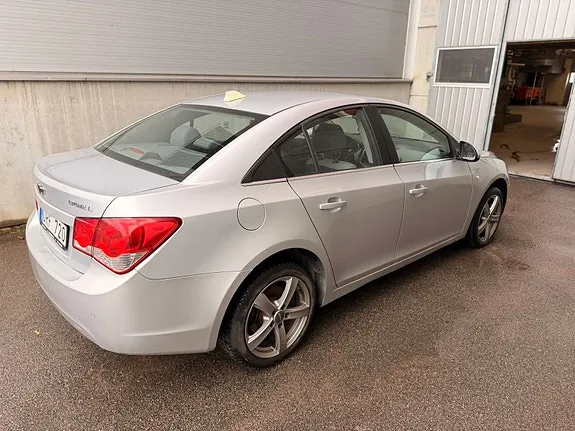 Chevrolet Cruze 2010 photo 2