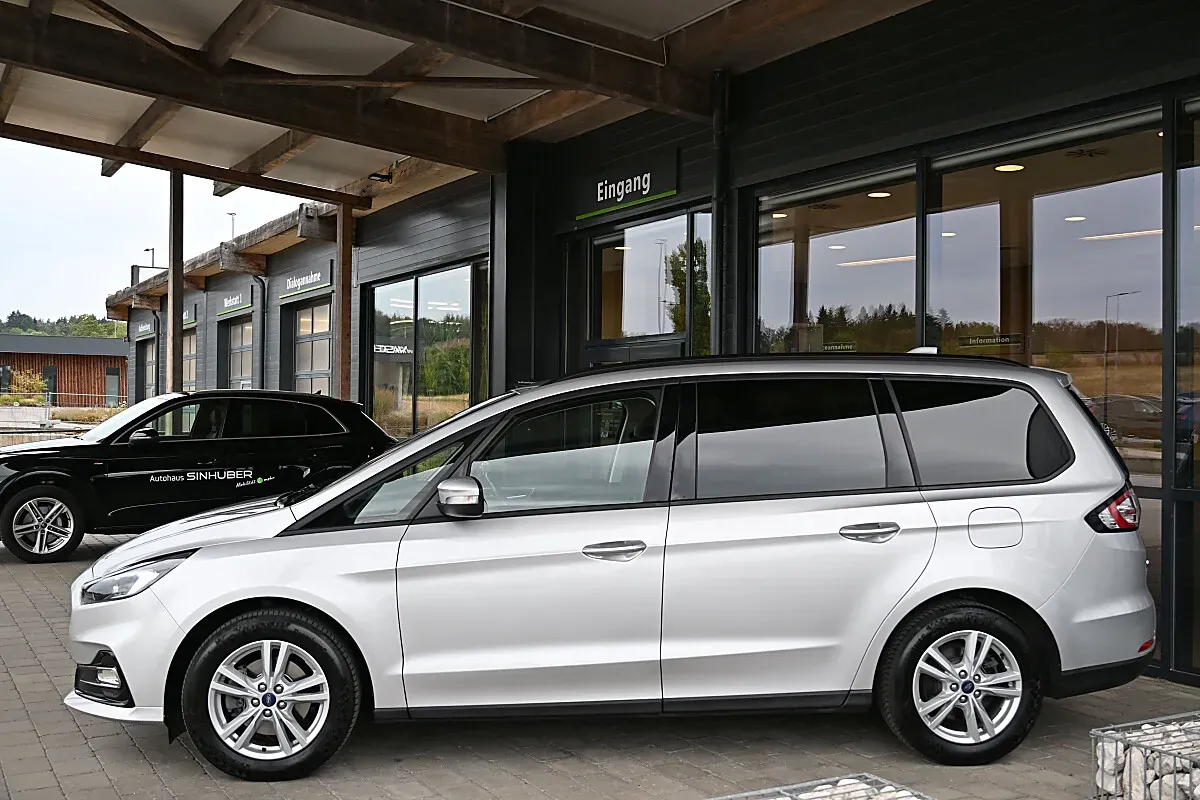 Ford Galaxy 2022 photo 2