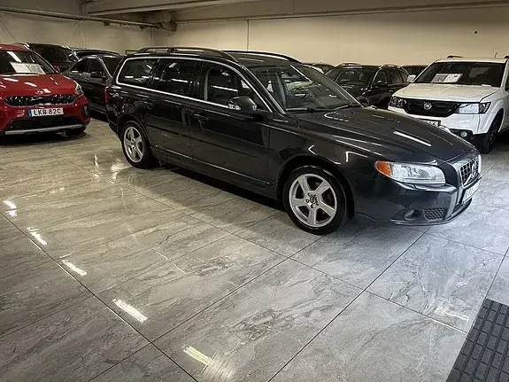 Volvo V70 2011 photo 2
