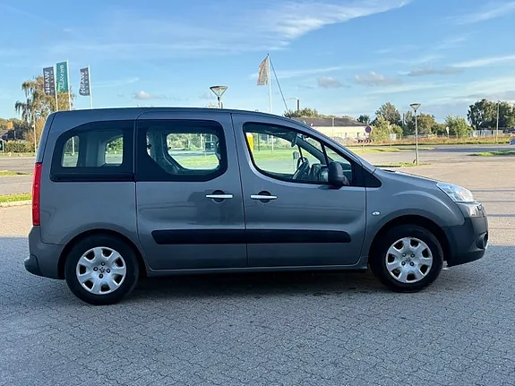 Peugeot Partner Tepee 2011 photo 3