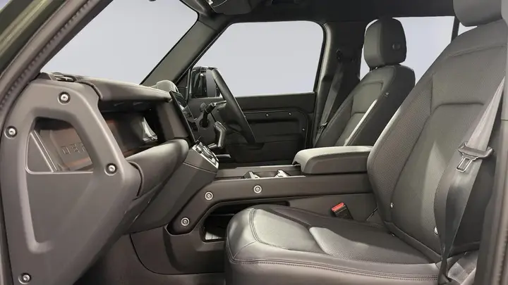 Land Rover Defender 110 2025 photo 3