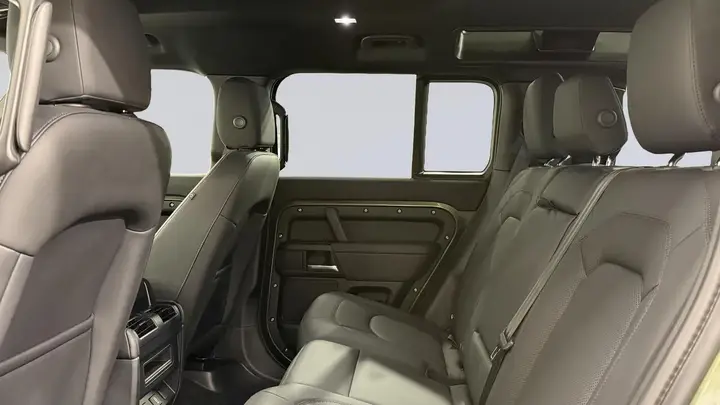 Land Rover Defender 110 2025 photo 4