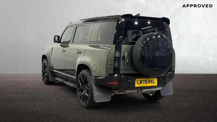 Land Rover Defender 110 2025 photo 2