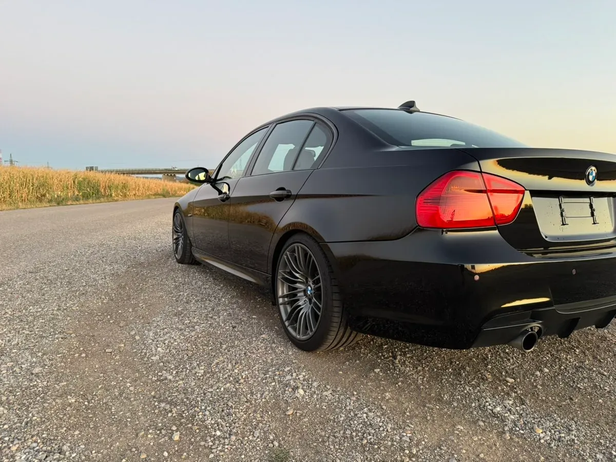 BMW 3 Series 2008 photo 2