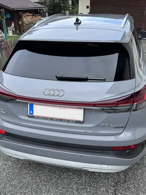 Audi Q4 2023 photo 3