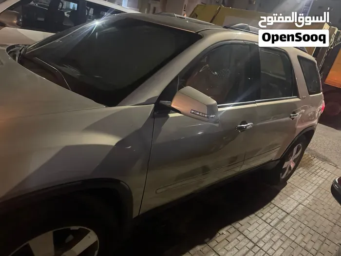 GMC Acadia 2011 photo 2