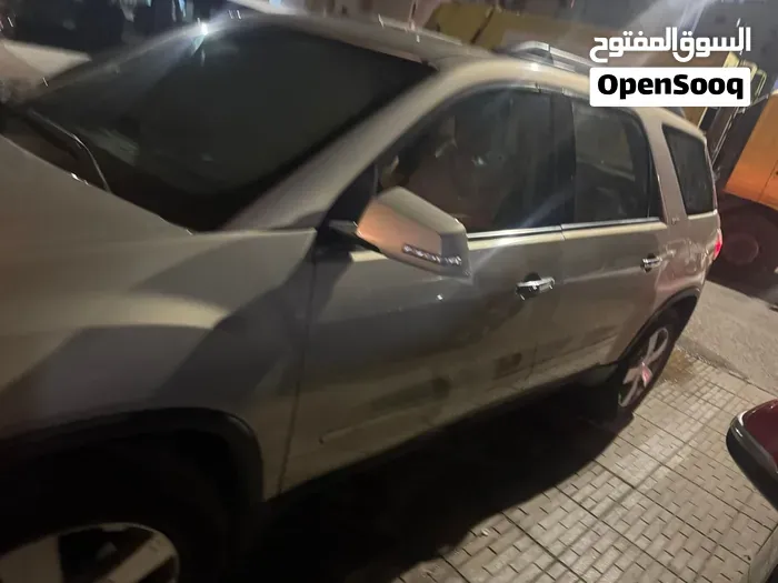 GMC Acadia 2011 photo 3