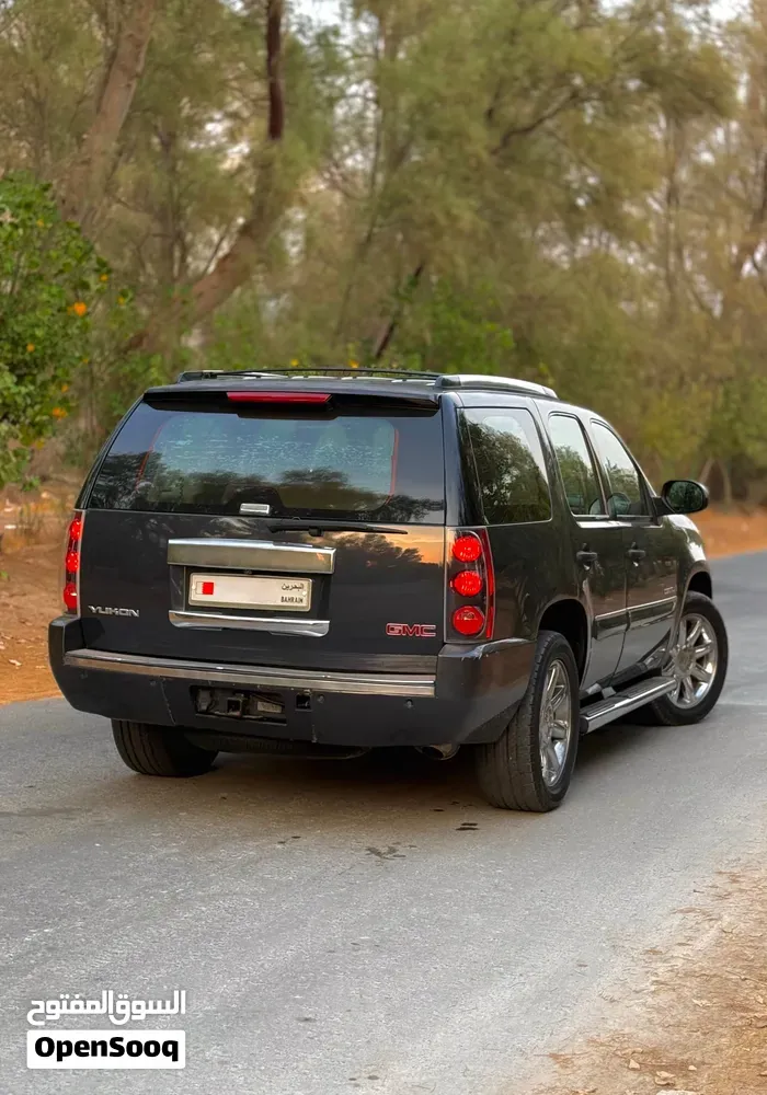 GMC Yukon Denali 2008 photo 2