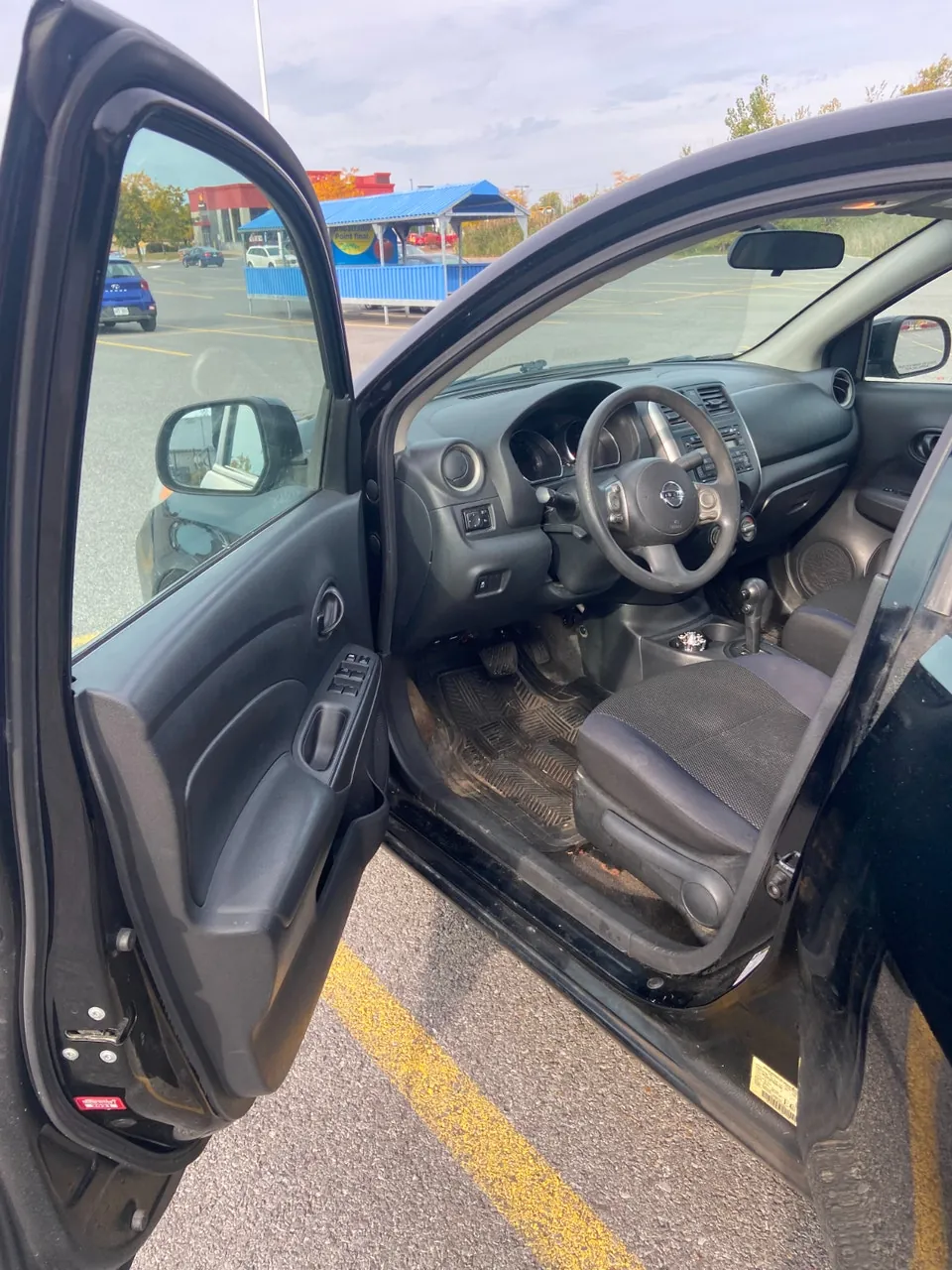 Nissan Versa 2012 photo 2