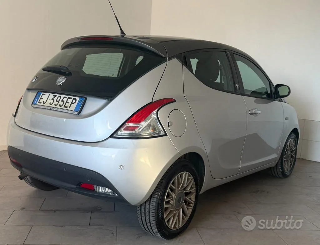 Lancia Ypsilon 2011 photo 4
