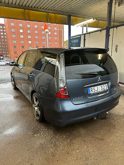 Mitsubishi Grandis 2006 photo 3