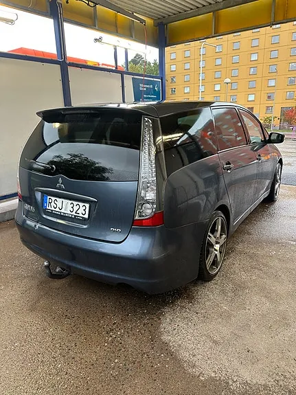 Mitsubishi Grandis 2006 photo 2
