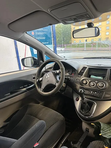 Mitsubishi Grandis 2006 photo 4