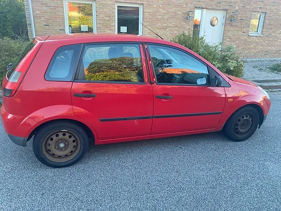 Ford Fiesta 2005 photo 4