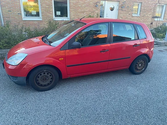 Ford Fiesta 2005 photo 2
