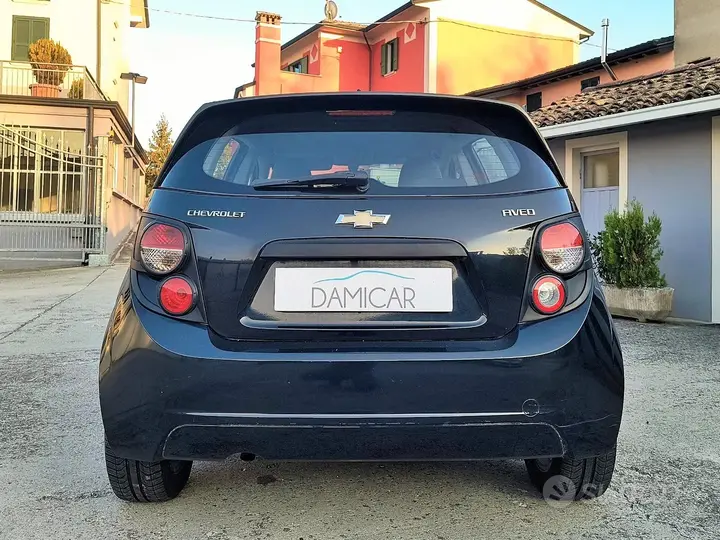 Chevrolet Aveo 2011 photo 3