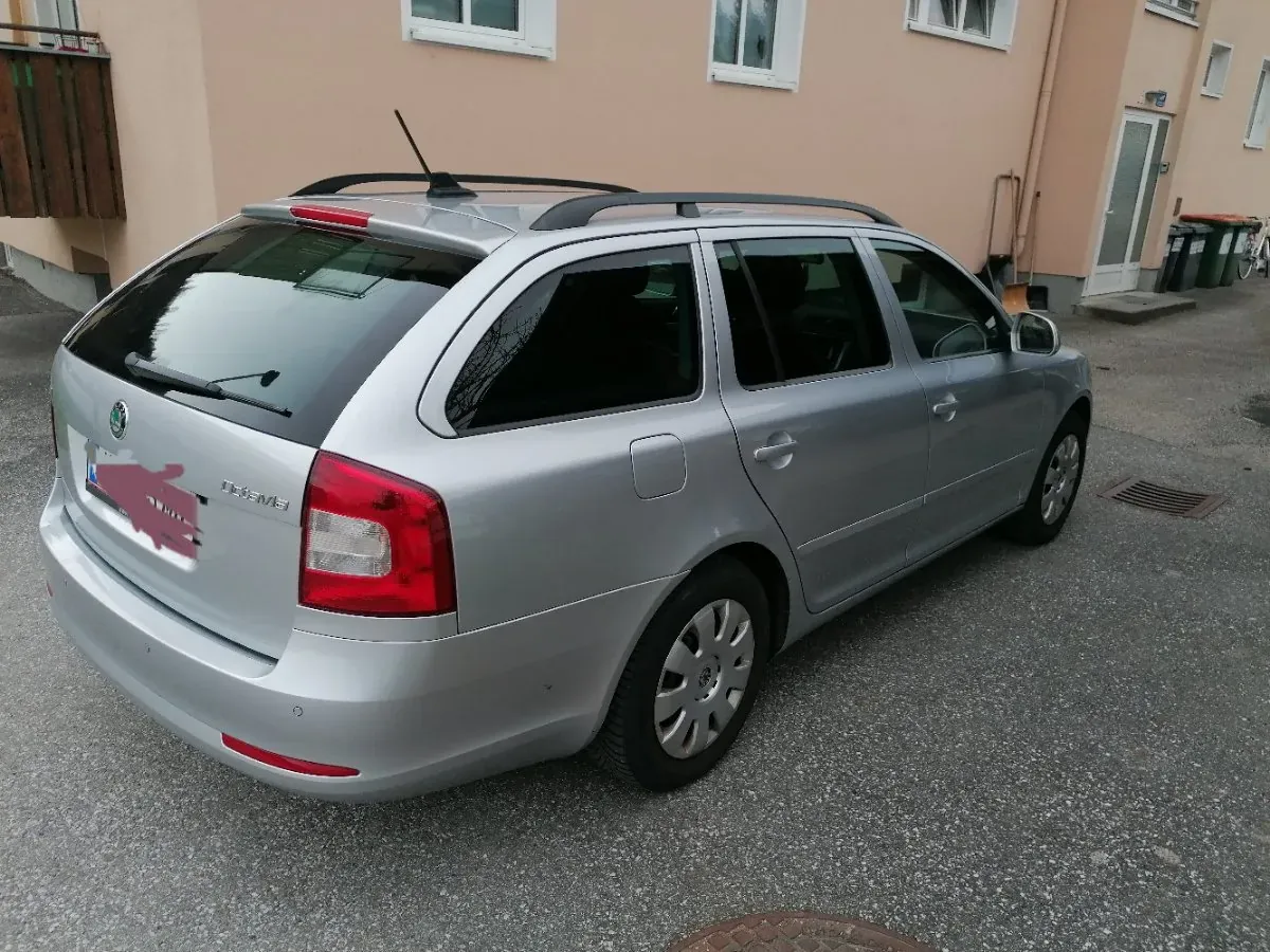 Skoda Octavia 2012 photo 3