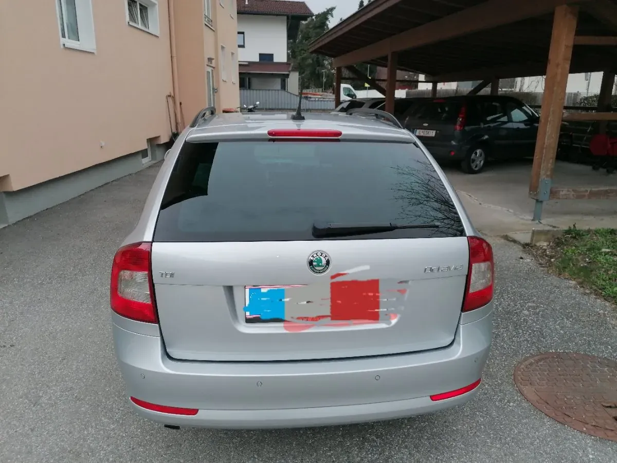 Skoda Octavia 2012 photo 2