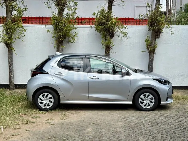 Toyota Yaris photo 3