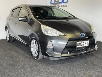 Toyota Aqua 2012 photo 2