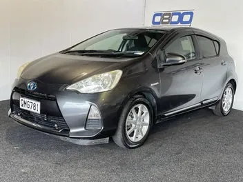 Toyota Aqua 2012 photo 4