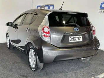 Toyota Aqua 2012 photo 5