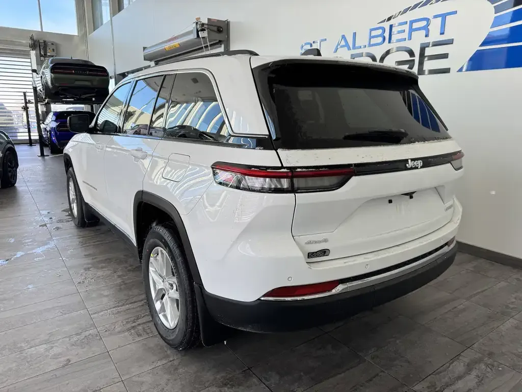 Jeep Grand Cherokee 2026 photo 3