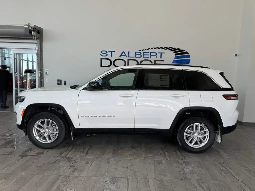 Jeep Grand Cherokee 2026 photo 2