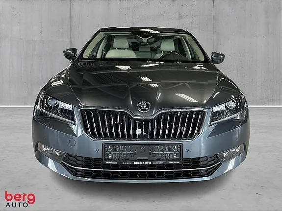 Skoda Superb 2016 photo 2