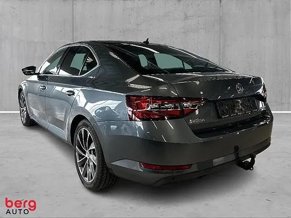 Skoda Superb 2016 photo 5