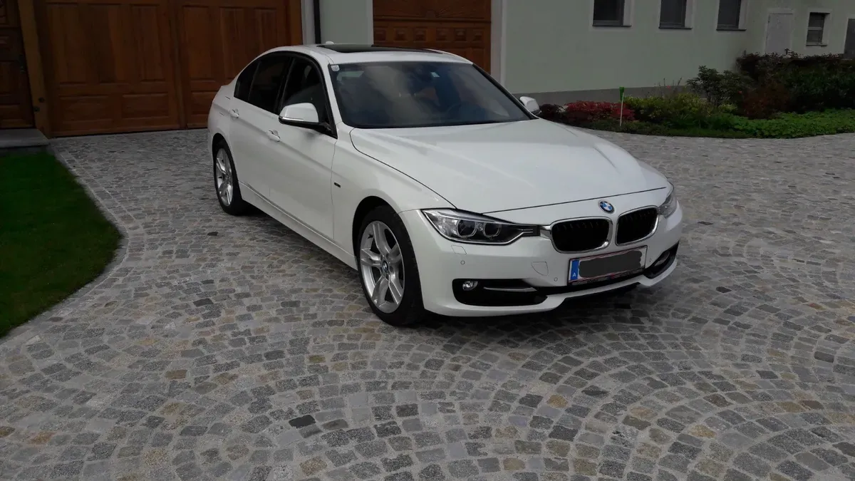 BMW 3 Series 2012 photo 2