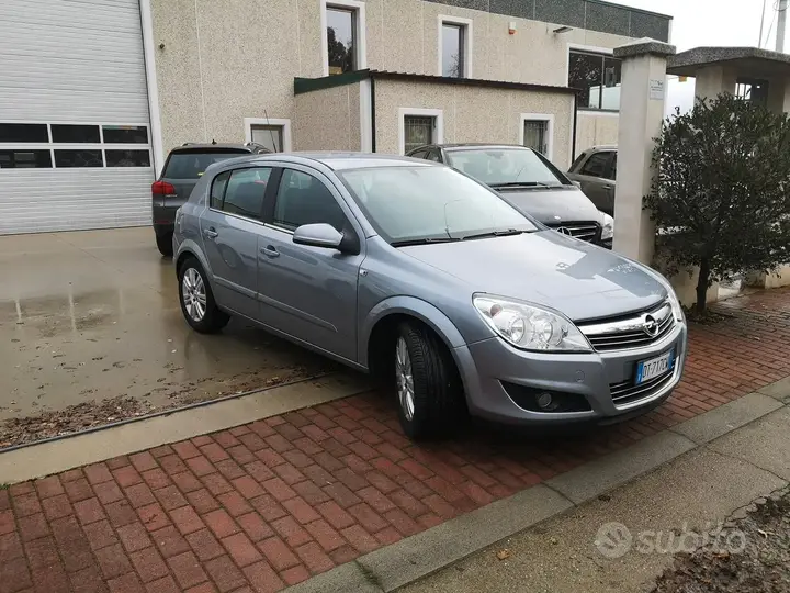 Opel Astra 2008 photo 2