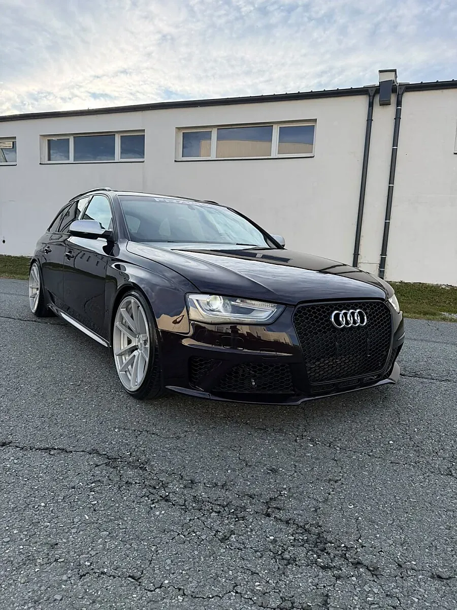 Audi A4 2010 photo 2